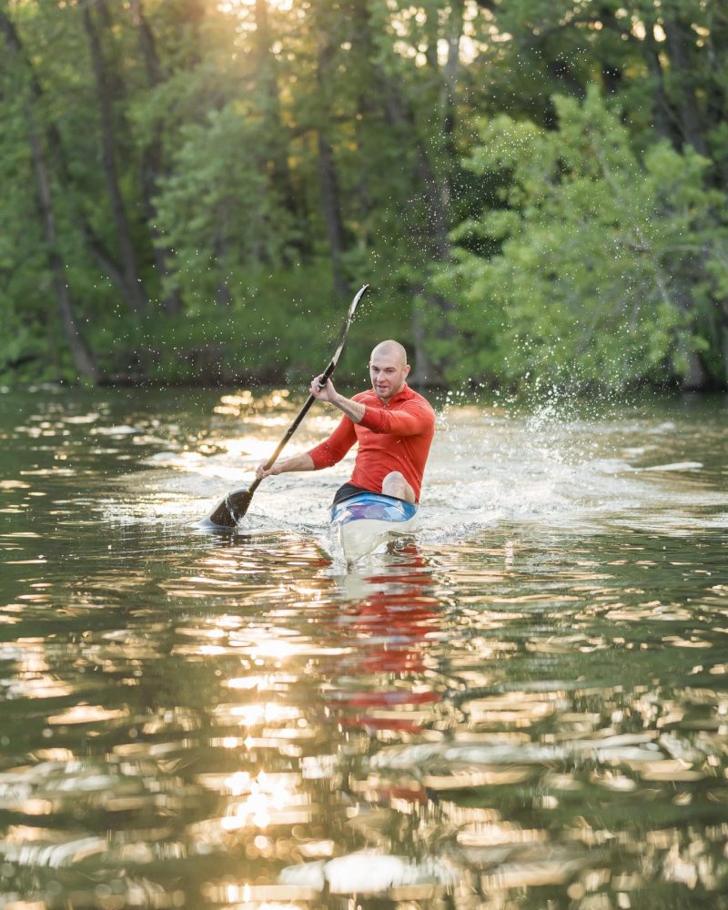 full-shot-uomo-all-aperto-attivita